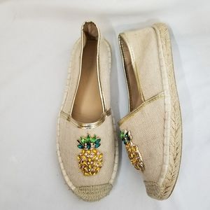 PINEAPPLE BLING Espadrille tan flats! Gold trim 8